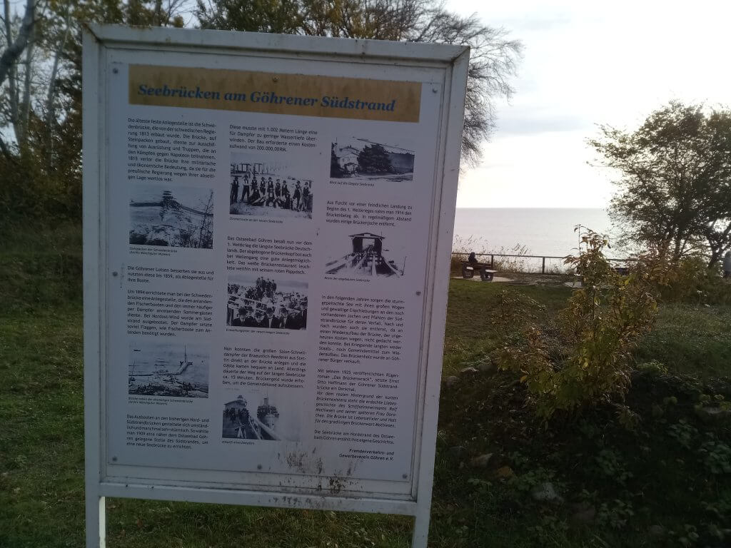 Infotafel über die Seebrücken in Göhren